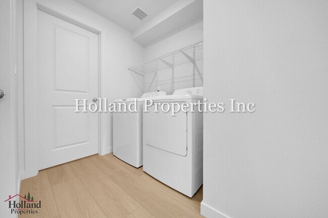 Building Photo - 9055 SW Sagert St
