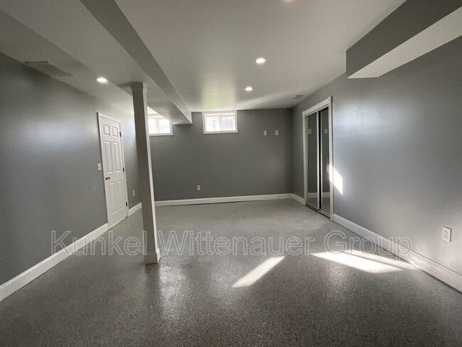 Building Photo - 2308 Four Lakes Dr