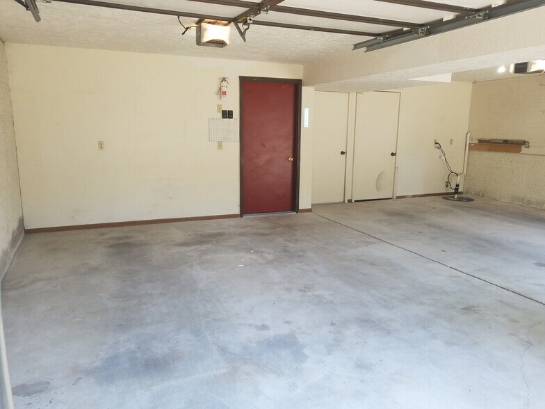 Garage - 3133 Wildbriar Ln