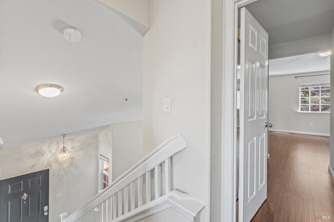Building Photo - 1734 Zinfandel Dr