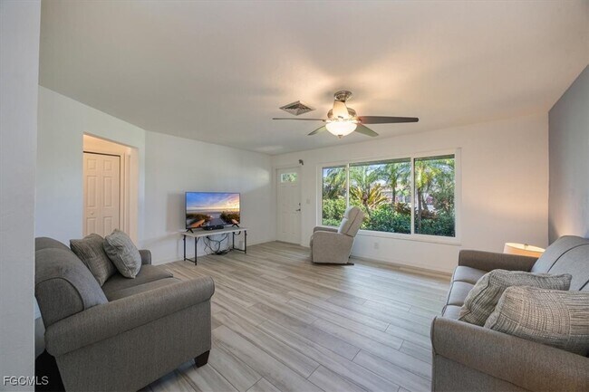 Building Photo - 2032 Coral Point Dr