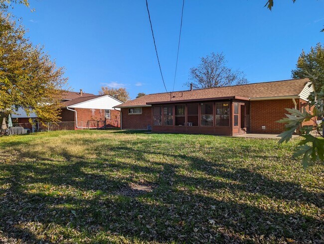 Building Photo - Available NOW - 3 Bed, 1 Bath Spacious Ran...