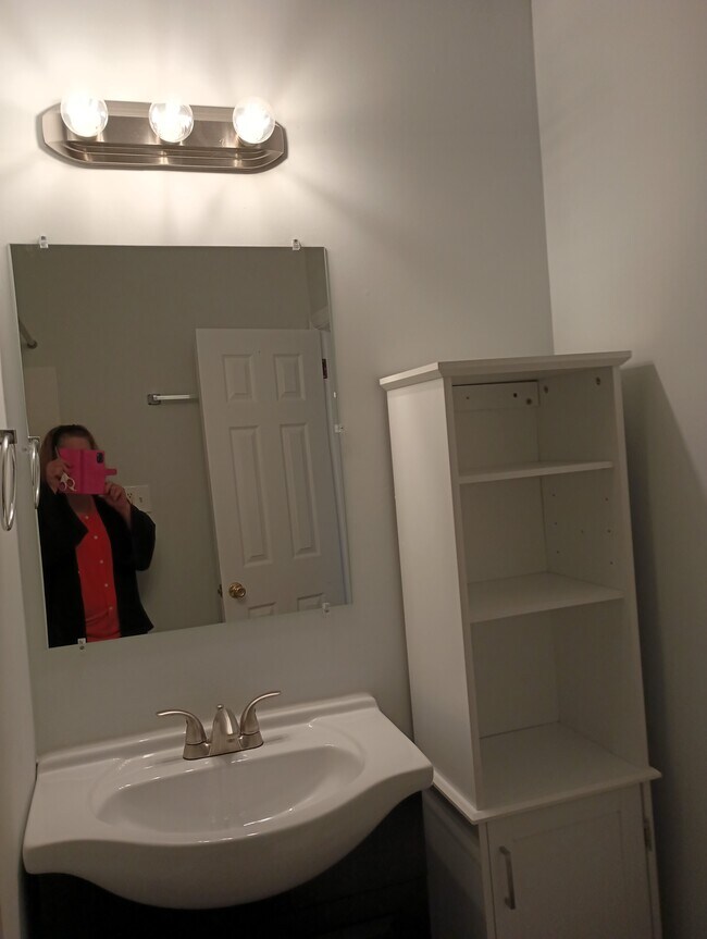 Building Photo - 865 Lancaster Ave