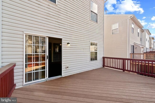 Building Photo - 8833 Hawthorne Ct