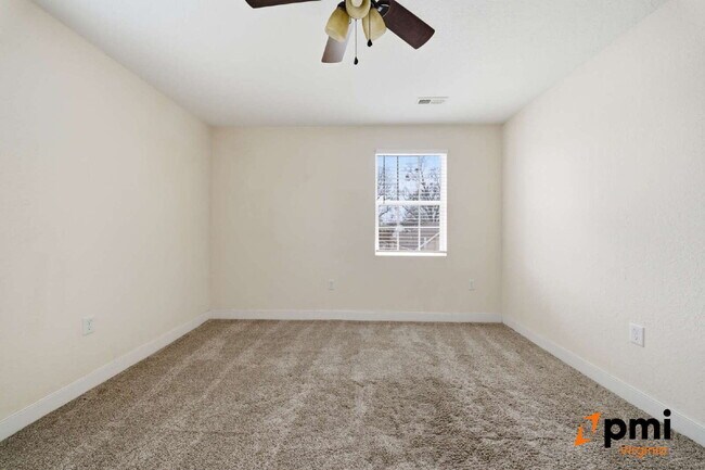 Building Photo - 4 BEDROOM 2 BATH RENOVATED HOME IN NORFOLK, PETS ACCEPTED
