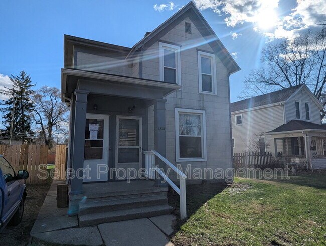 Building Photo - 1235 Stophlet St