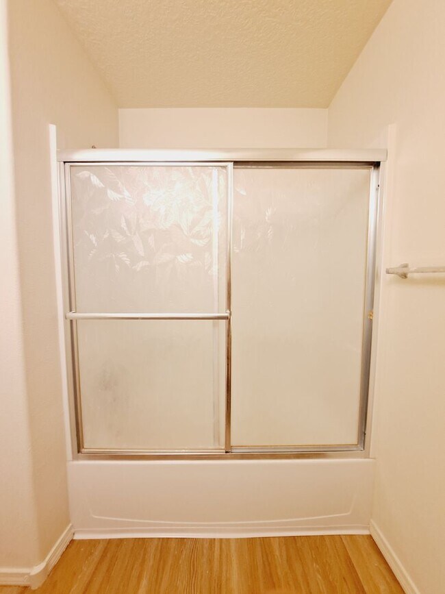 Building Photo - Cute 3 bed 2 bath home