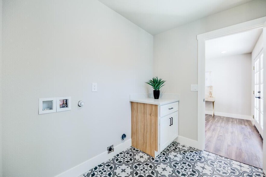 Laundry room. New W/D ordered - 1459 Hervey Ln