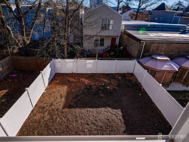 Building Photo - 496 S 18th St