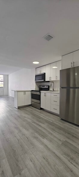 Building Photo - 801 Brickell Bay Dr