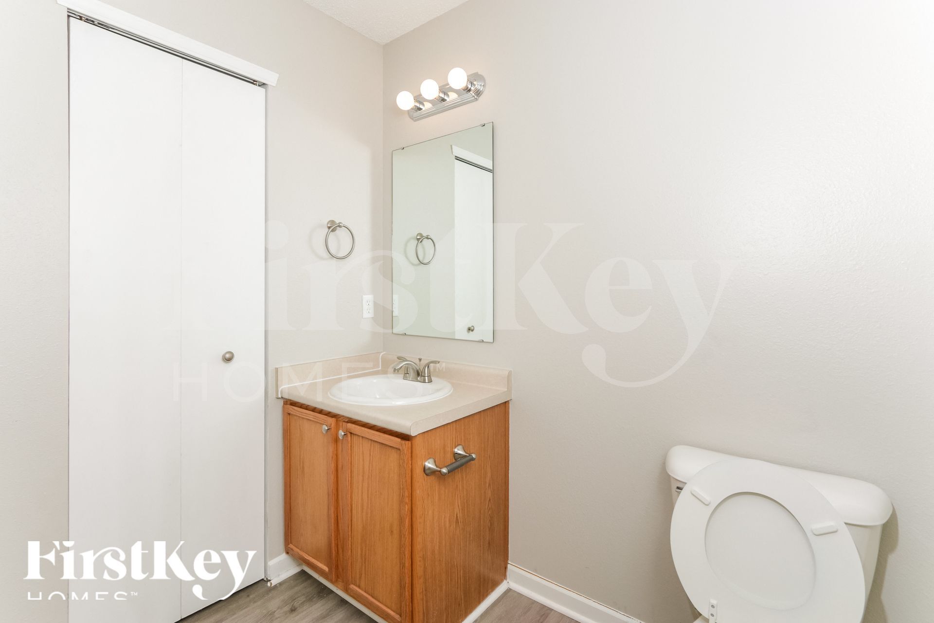 Building Photo - 8211 S Shady Trail Dr