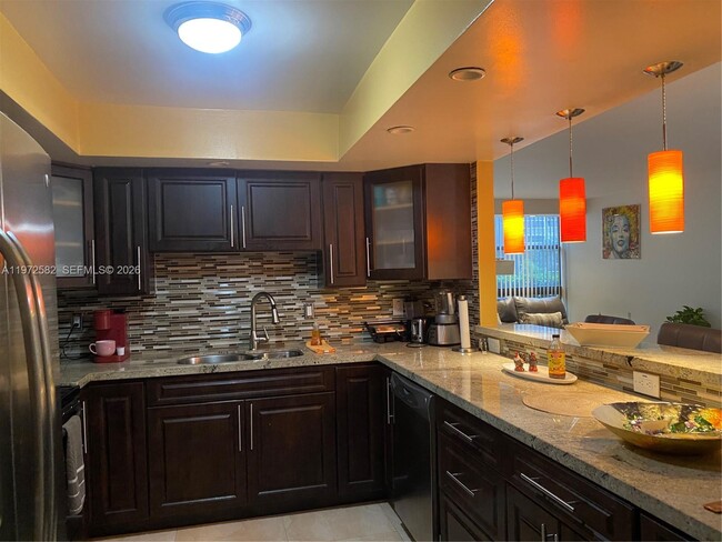 Building Photo - 200 Leslie Dr