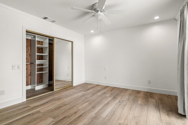 Building Photo - 912 N Camino Condor