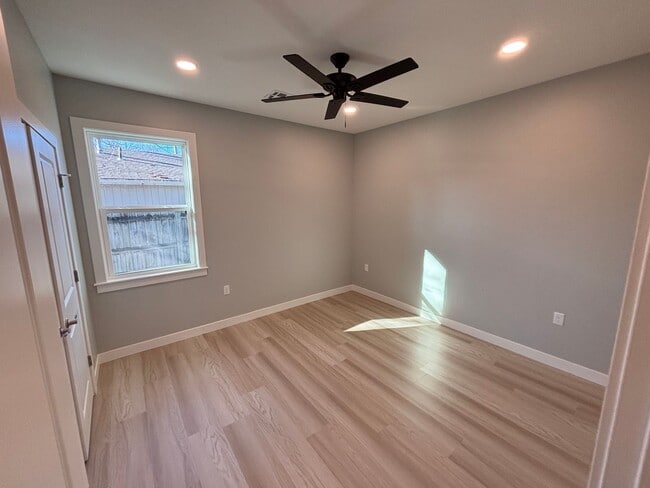 Building Photo - Stunning New Build in Central Manhattan! Available NOW!