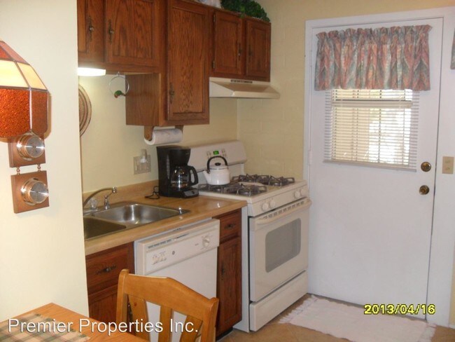 Building Photo - 408 S La Canada Dr