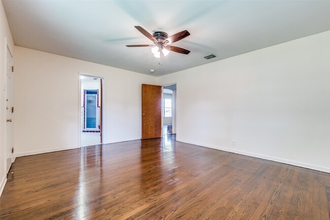 Building Photo - 7232 Syracuse Dr