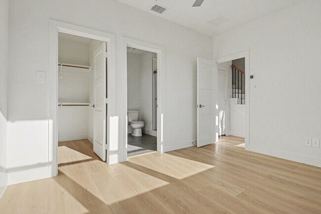 Building Photo - 2524 Havenhurst St