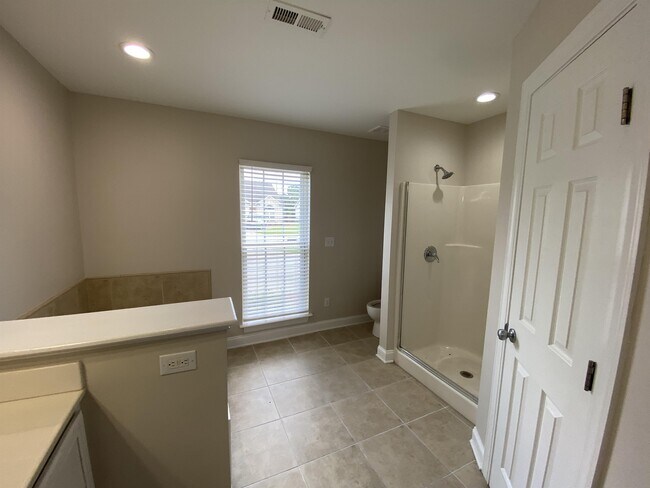Building Photo - 2055B Cambria Dr