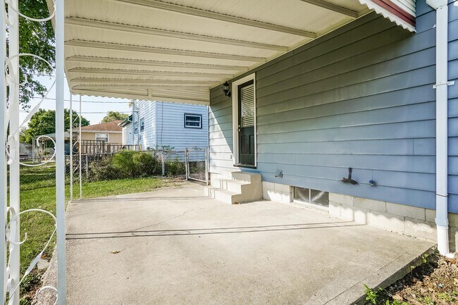 Building Photo - 298 Pineview Dr