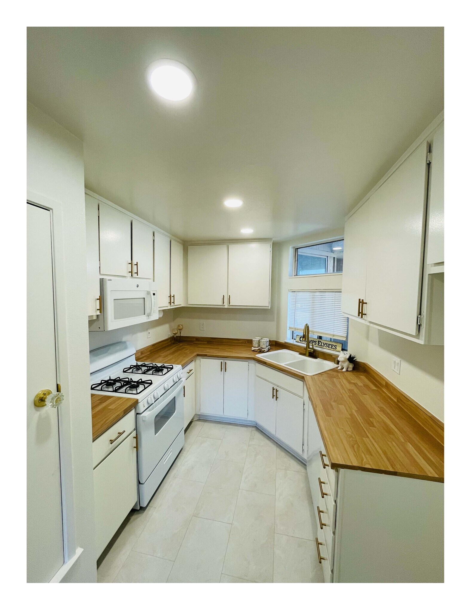 Ample storage in kitchen - 1718 Sinaloa Rd