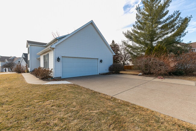 Building Photo - 2052 Ashford Rd