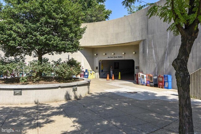 Building Photo - 171 Barrett Pl