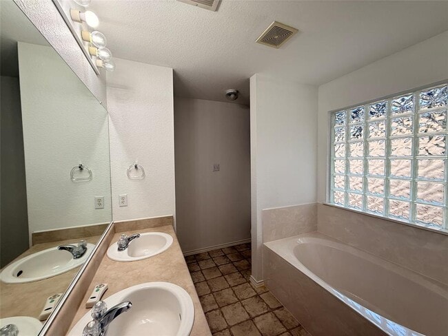 Building Photo - 1714 Lost Maples Loop