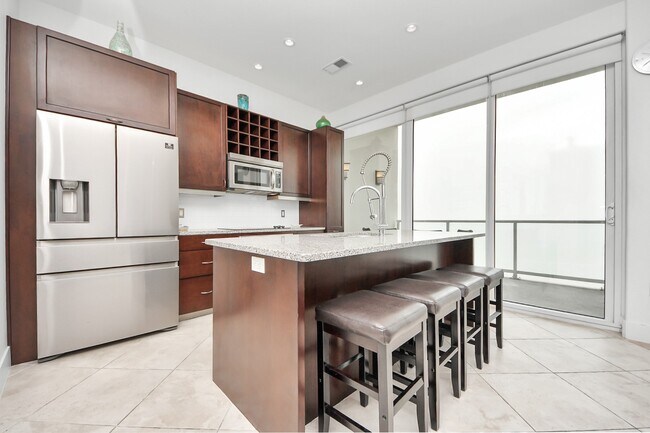 Building Photo - 10327 Termini-San Luis Pass Rd