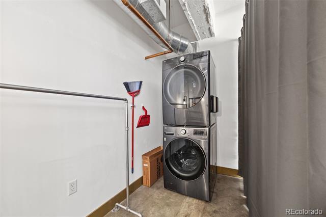 Building Photo - 1777 E 39th Ave