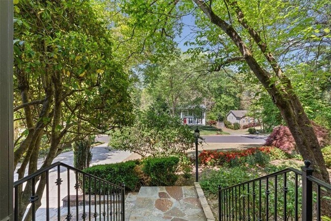 Building Photo - 2420 Castle Ln NE