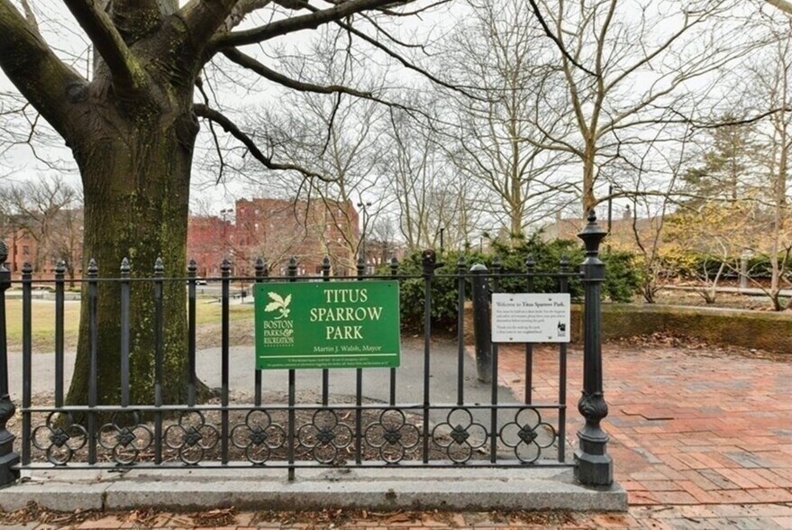 Building Photo - 219 W Newton St