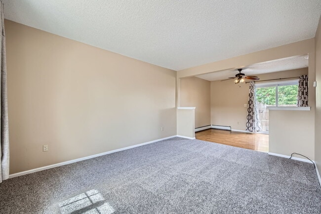 Building Photo - 1233 Willow Bend Cir