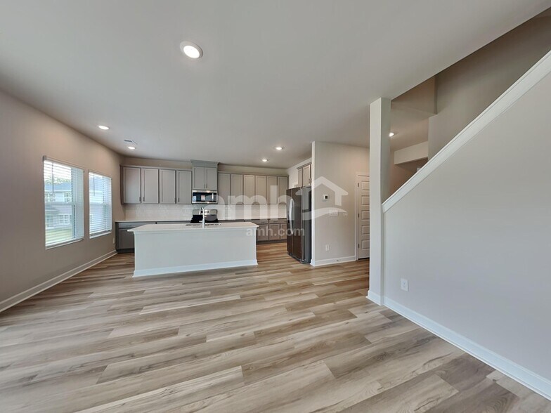 Building Photo - 237 Maxwell Dr