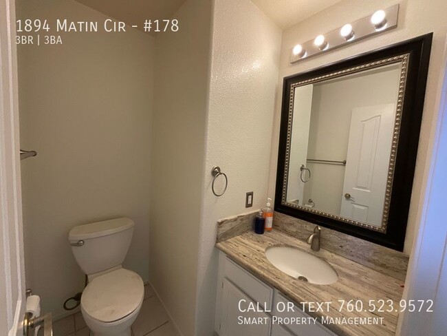 Building Photo - Upgraded Town Home 3BR/2.5BA  Great Locati...