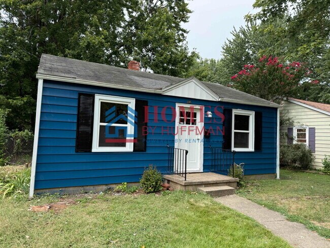 Primary Photo - 2 Bedroom House | Fenced Back Yard