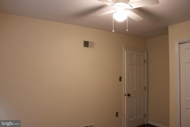 Building Photo - 6210 Cottonwood St