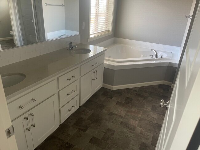 Building Photo - Pierre