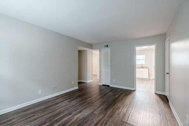 Building Photo - Second-Floor 2-Bedroom Premium Apartment | 850 SF