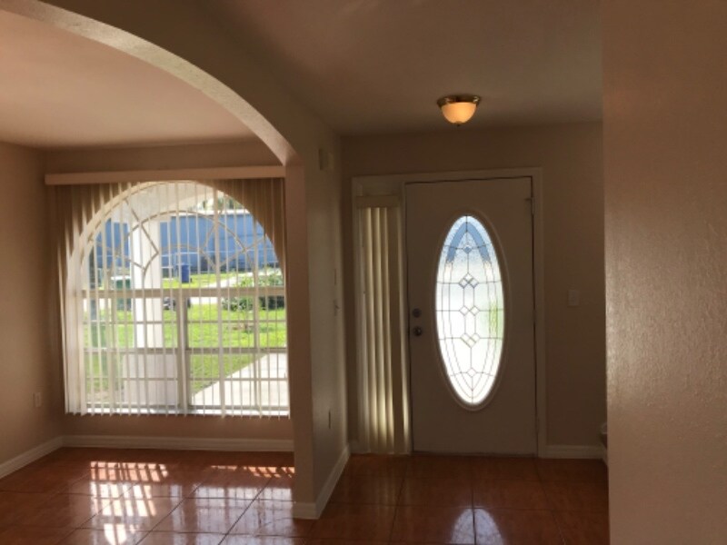 Building Photo - 622 Lemon St