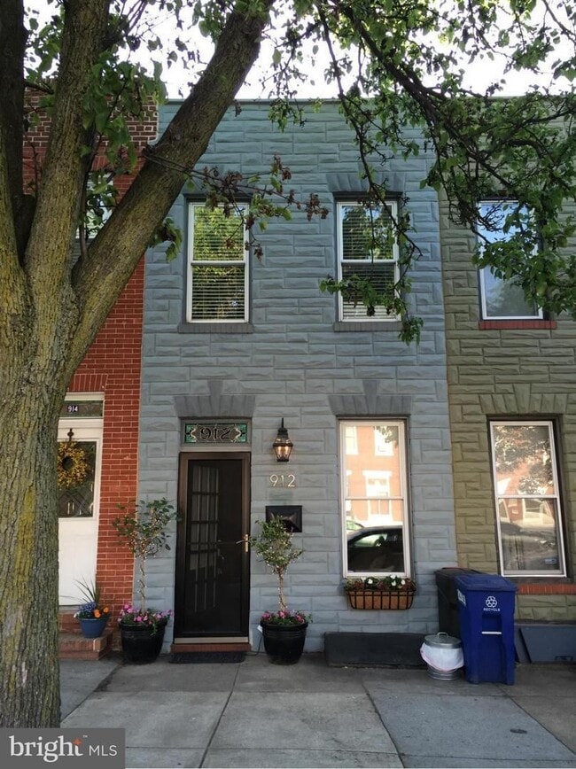 Building Photo - 912 S Conkling St