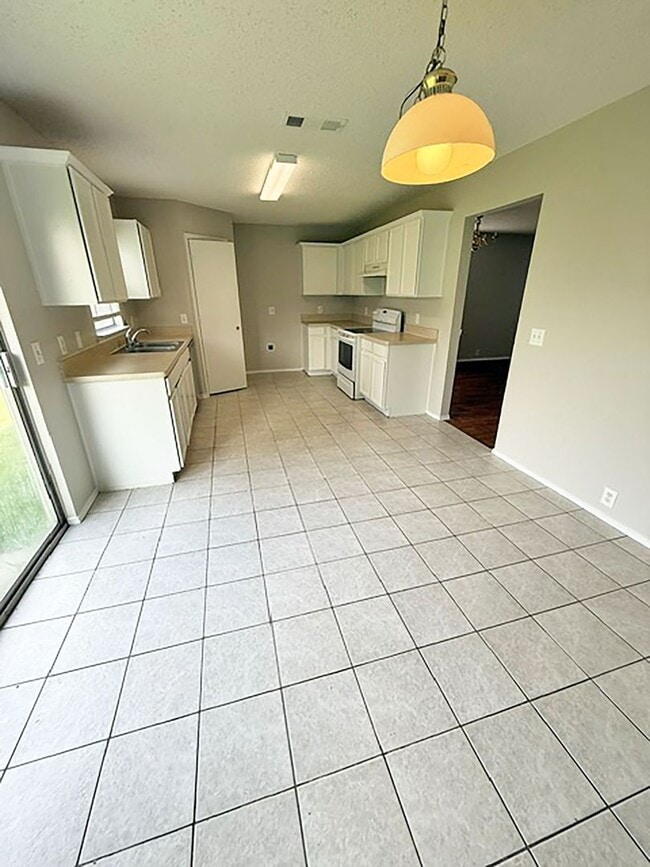 Building Photo - Great 4 Bdrm 2.5 Bath Home in Denton Tx
