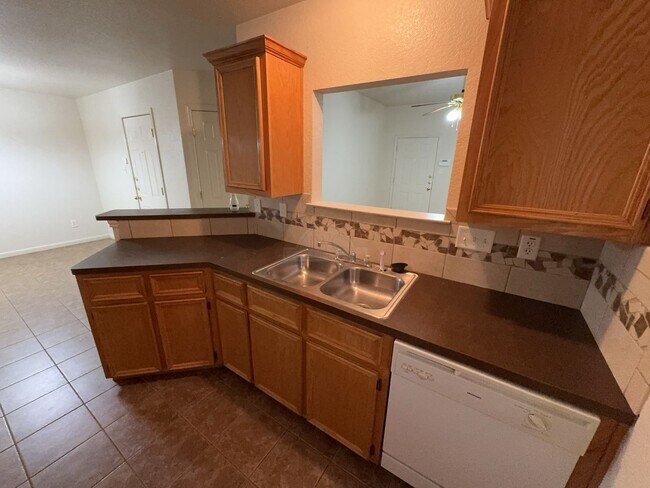 Building Photo - 1107 Cinch Dr