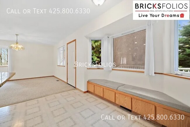 Building Photo - Welcome to Your New Tukwila Haven – Open C...