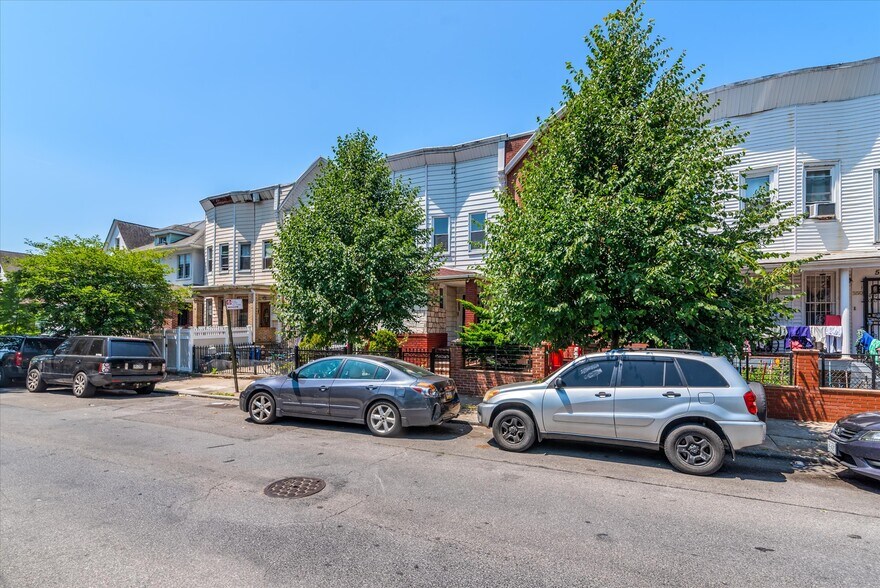 Building Photo - 554 E 34th St