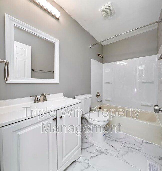 Building Photo - 1661 Rishon Hill Dr