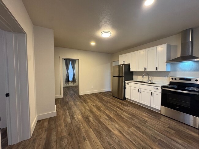 Building Photo - 1627 Pine St