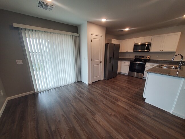 Building Photo - 1920 Broken Arrow Dr