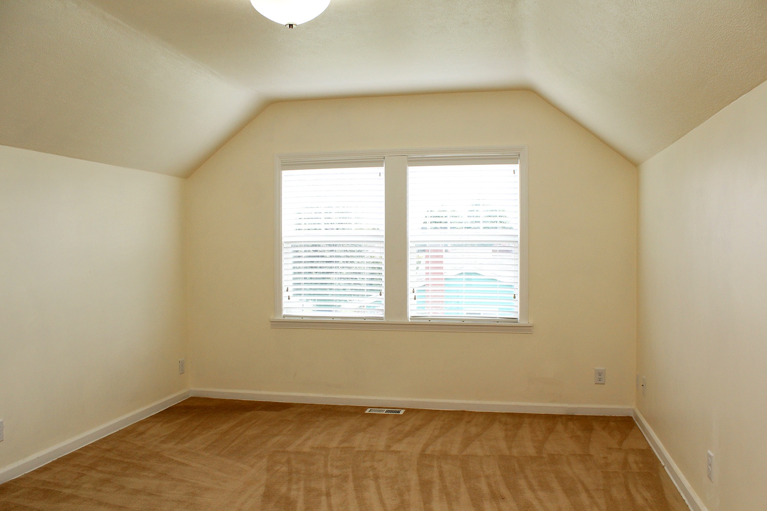 Building Photo - 9134 SE Ankeny St