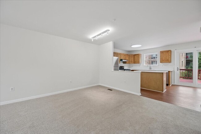 Building Photo - 442 Blossom Ln