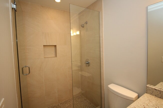 Building Photo - 1609 W Warren Blvd